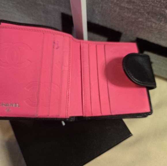 CHANEL Black and White Quilted Wallet - Picture 3 of 11